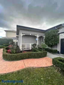 Blacksmiths Lane 3 Bedroom 2 Bathroom Home - Image 1