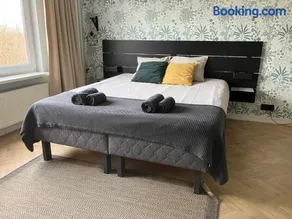ROOM 10 - Image 1