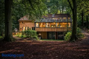 Architectural Woodland Spa Estate - 2 Hot Tubs - Image 3