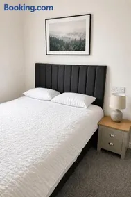 Snowdon Apartments - Image 2