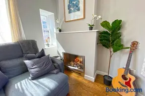 Beautiful 3 Bdrm 2 Bath Private Luxury Townhouse! - Image 4