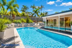 Modern Family Home, Saltwater Pool, Near Robina - Image 1