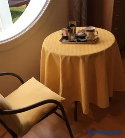 Queen Guest Room - Image 5