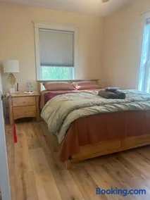 Roberts Lake House Room #3 - Image 5