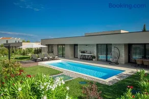 Villa Daleo with heated pool and jacuzzi near Porec - Image 3