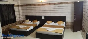 Yamuna Vihar Tourist Home - Image 3