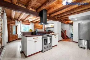 Lillas Cozy Cabin Where Comfort Meets Fun - Image 3