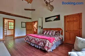 Spacious Vermont Mountain Retreat - 4BR,4BA - Near Skiing & Hiking - Perfect for Groups - Image 3