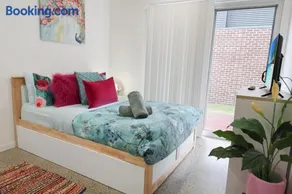 Kismet 3 bedroom luxury townhouse secure back yard walk to the beach and shops Family friendly Double garage parking WIFI - Image 3