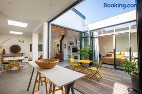 Loft lumineux haut de gamme avec patio privé - Image 1