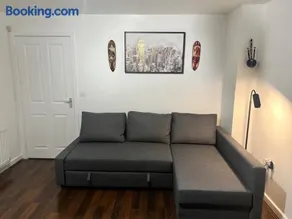 New Manchester City Getaway House with 2 FREE Parking - Image 5