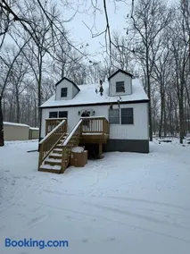 The Flying Dutchman Cottage in amenities filled Masthope community Ski Big Bear - Image 2