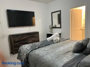 Prívate Room In Cypress - Image 2