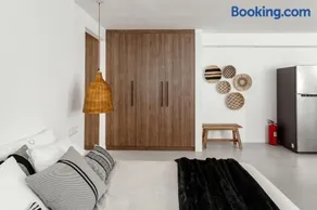 Pebble, an Idyllic Seaside Suite - Image 2