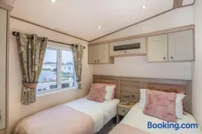 The Kingsbarns Luxe Lodge at Seton Sands - Pool - Beach Access - Starlink - Sleeps 6 - Image 5