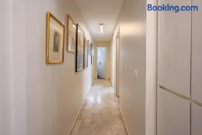 Stylish 2BR with Garage and AC Port of Nice - Image 4