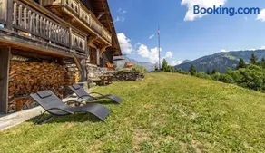 Chalet spacieux à Saint-Nicolas-la-Chapelle avec cheminée - Image 1