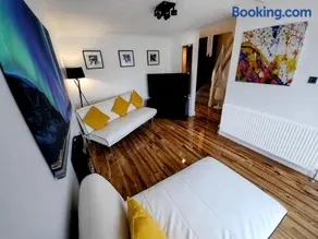 Chill On Loch Lomond - FREE LOCAL TRAVEL - Image 3