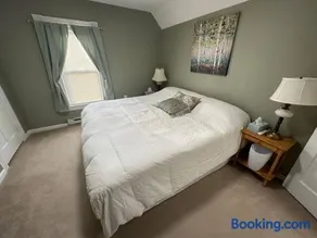 Cozy King-Lovely 1 Bedroom Suite - Image 3