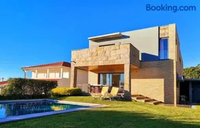 Hill & Beach house - Image 2