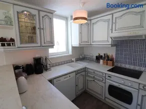 Apartamento renovado a pie de pistas, balcón, WIFI, 4 habitaciones - Image 2