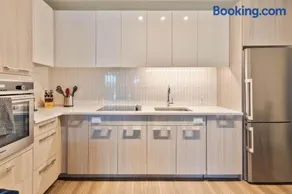 Luxury Apt with Amenities - Image 3