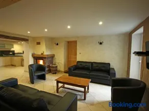 Grande maison avec cheminée, proche nature, idéale pour familles et amis, animaux admis. - Image 1