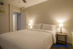 2BR w King Bed Pool Steps to Forest Park CWE - Image 4