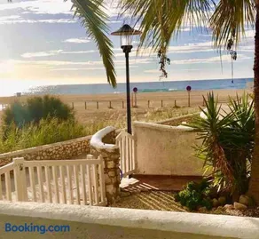 Three bedroom house by the sea - Image 1
