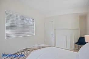 The Cozy District Den Stay - Image 4