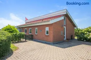 Lovely Holiday Home Near Beach And Nature - Image 4
