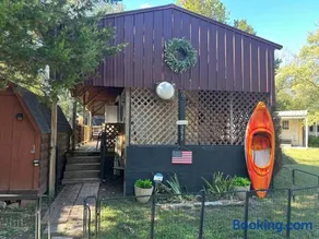 Illinois Riverside Glamping Oasis at Flint Ridge - Image 5