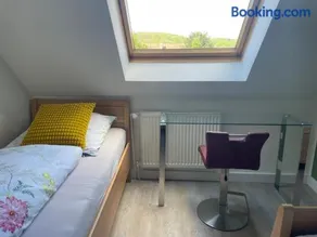 Zwei Zimmer, Küche, Bad - Image 1