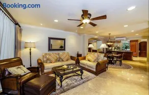 Palms 14 Luxury Beachfront Villa - Image 3