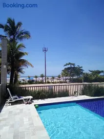 APARTAMENTO Pe na Areia com piscina vista mar bairro nobre - Image 1