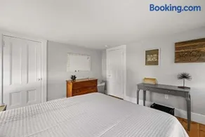 Exeter 2nd Floor 2 Bed 1 Bath- Pet Friendly - Image 3