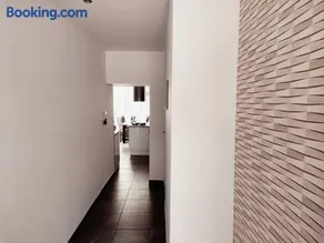 Superbe maison rénovée avec agréable jardin - Image 2