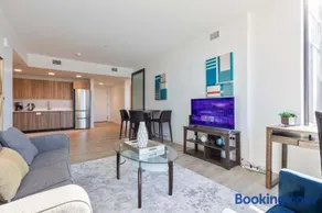 Luxury Apt with Kitchen and Gym - Image 3