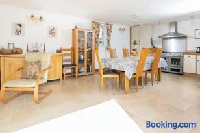 Little Maunditts Cottage - quiet location in charming Cotswold village - Image 4
