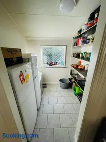 1915 cottage renovated and ready - Image 3