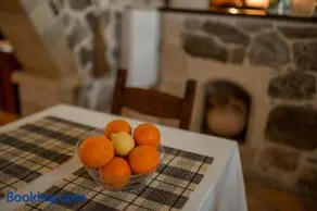 Maria's Serene Countryside Retreat - Image 3