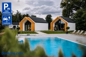 Wine Resort Mak - Image 1
