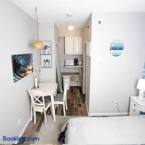 Luxury Suite in the Heart of Hamptons South Beach! - Image 2