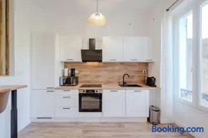 Modern and Bright 2-Room Apartment in City Center - Image 4