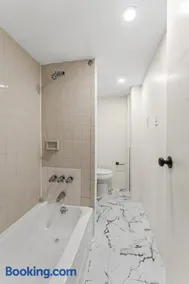 Spacious Washington Heights Studio Near Transit - Image 3