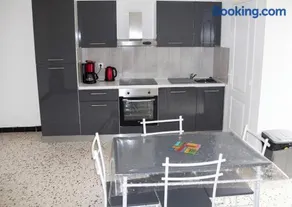 Appartement spacieux à Bessèges - Vue montagne et terrasse - Image 4