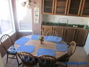 Spacious Four Bedroom Glendale Home with Pool Near Westgate Stadium - Image 5