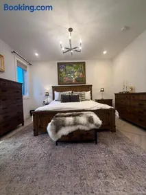 The Rose Retreat - Image 2