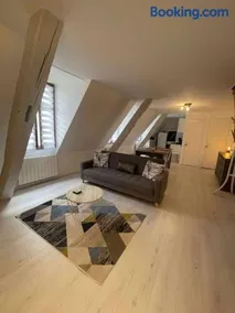 QUAI 65 , 3 pièces sur le port, à 250 m de la rue piétonne et de la mer - Image 4