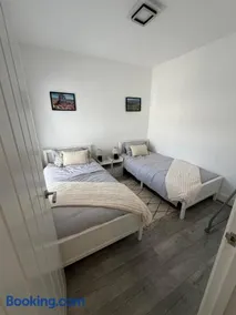 Your South Wales adventure base - Sleeps 7 - Image 4